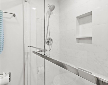 250 Ne 20th Street - Photo Thumbnail 17