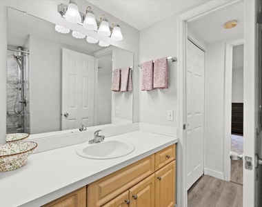 250 Ne 20th Street - Photo Thumbnail 14
