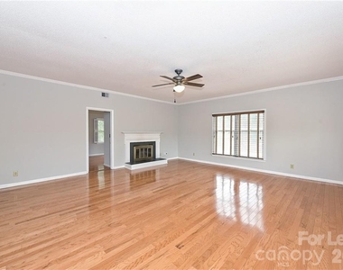 1016 Queens Road - Photo Thumbnail 11
