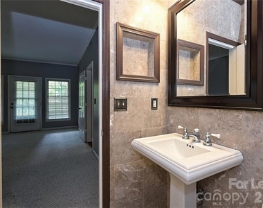 1016 Queens Road - Photo Thumbnail 26