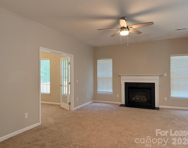 7800 Antique Circle - Photo Thumbnail 4