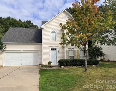 7800 Antique Circle - Photo Thumbnail 1