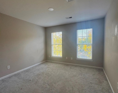 7800 Antique Circle - Photo Thumbnail 15
