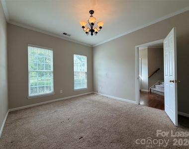 7800 Antique Circle - Photo Thumbnail 18