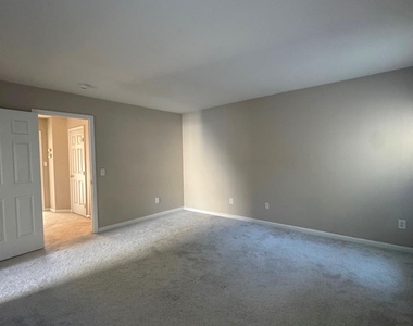 7800 Antique Circle - Photo Thumbnail 13