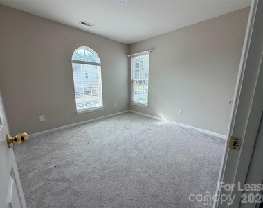 7800 Antique Circle - Photo Thumbnail 22