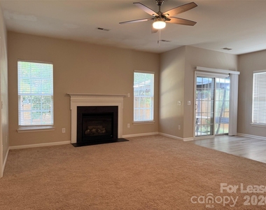 7800 Antique Circle - Photo Thumbnail 5