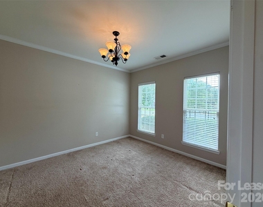 7800 Antique Circle - Photo Thumbnail 16