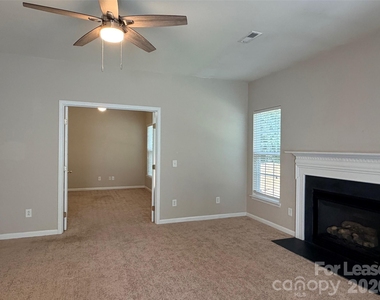 7800 Antique Circle - Photo Thumbnail 19