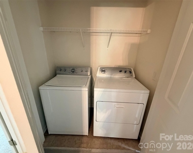 7800 Antique Circle - Photo Thumbnail 20