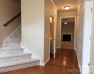 7800 Antique Circle - Photo Thumbnail 2