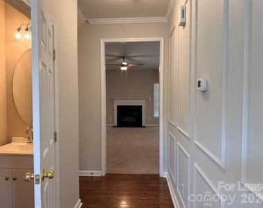 7800 Antique Circle - Photo Thumbnail 3