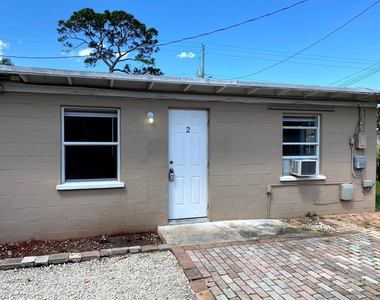 4821 Vermont Avenue - Photo Thumbnail 12