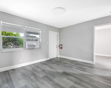 515 N Sapodilla Avenue - Photo Thumbnail 11