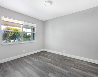 515 N Sapodilla Avenue - Photo Thumbnail 4
