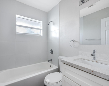 515 N Sapodilla Avenue - Photo Thumbnail 10