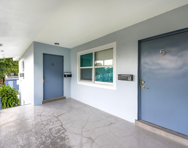 515 N Sapodilla Avenue - Photo Thumbnail 18