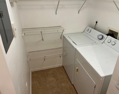 913 Villa Circle - Photo Thumbnail 13