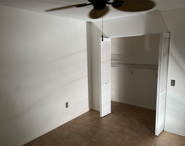 913 Villa Circle - Photo Thumbnail 12