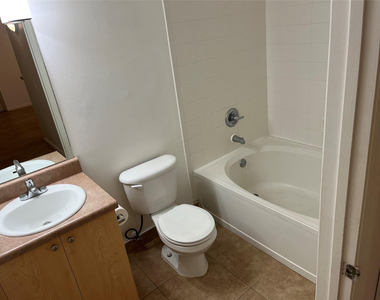 913 Villa Circle - Photo Thumbnail 10