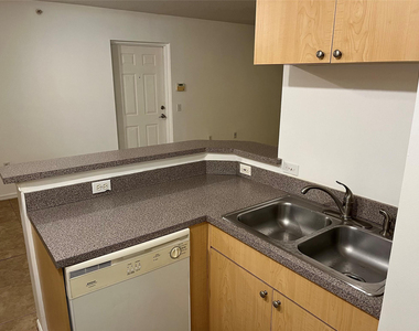 913 Villa Circle - Photo Thumbnail 4