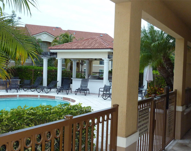 913 Villa Circle - Photo Thumbnail 16