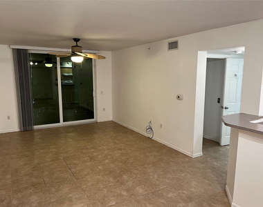 913 Villa Circle - Photo Thumbnail 2