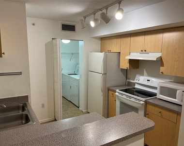 913 Villa Circle - Photo Thumbnail 3