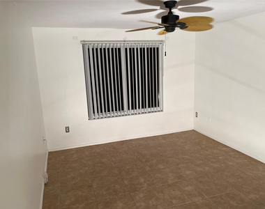 913 Villa Circle - Photo Thumbnail 11