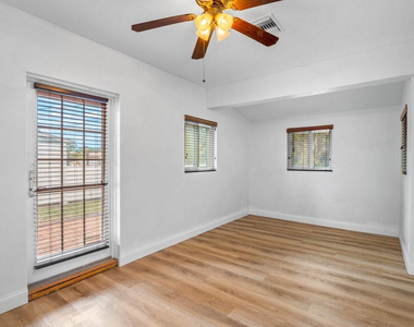4528 Sw 28th Terrace - Photo Thumbnail 4