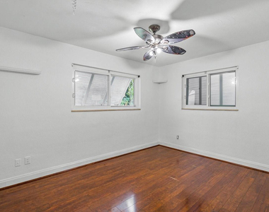 4528 Sw 28th Terrace - Photo Thumbnail 17