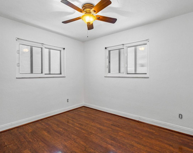 4528 Sw 28th Terrace - Photo Thumbnail 19