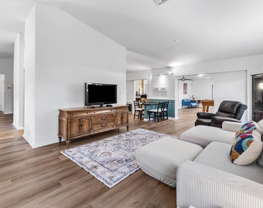 13645 Exotica Lane - Photo Thumbnail 10