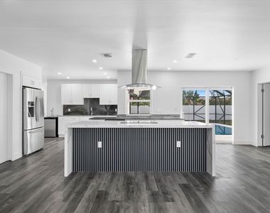 1650 Nw 9th Street - Photo Thumbnail 3