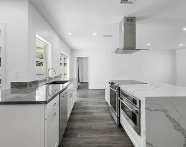 1650 Nw 9th Street - Photo Thumbnail 7