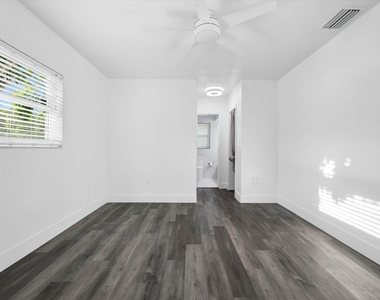 1650 Nw 9th Street - Photo Thumbnail 14