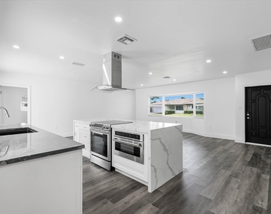 1650 Nw 9th Street - Photo Thumbnail 8