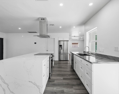 1650 Nw 9th Street - Photo Thumbnail 6