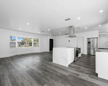 1650 Nw 9th Street - Photo Thumbnail 5