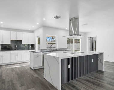 1650 Nw 9th Street - Photo Thumbnail 4