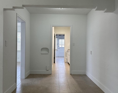 1018 Ne 3rd Street - Photo Thumbnail 4