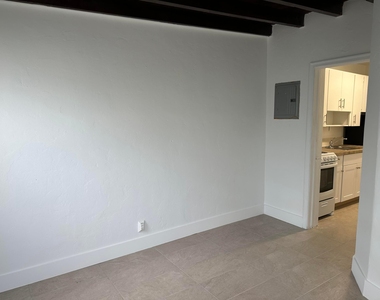 1018 Ne 3rd Street - Photo Thumbnail 16