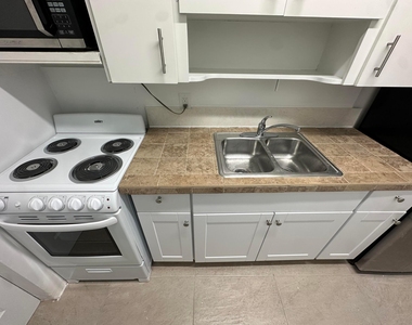1018 Ne 3rd Street - Photo Thumbnail 8