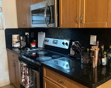 2496 Sw 17th Avenue - Photo Thumbnail 6