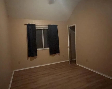 1208 Canoe Lane - Photo Thumbnail 10