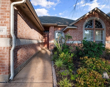 309 Shane Lane - Photo Thumbnail 2