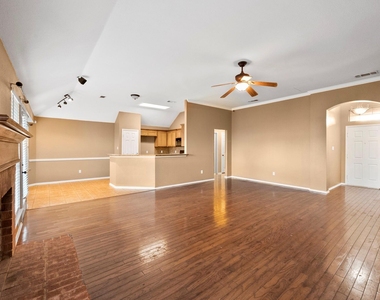 309 Shane Lane - Photo Thumbnail 9