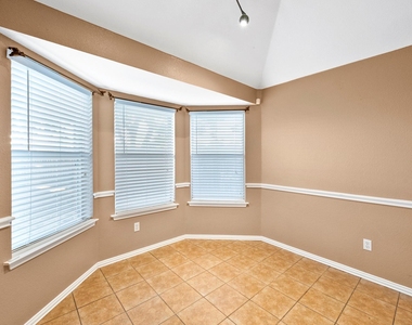 309 Shane Lane - Photo Thumbnail 6