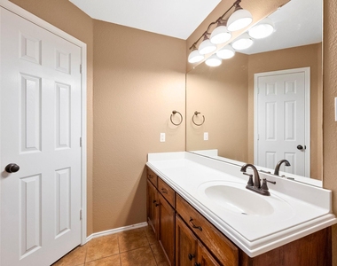 309 Shane Lane - Photo Thumbnail 12