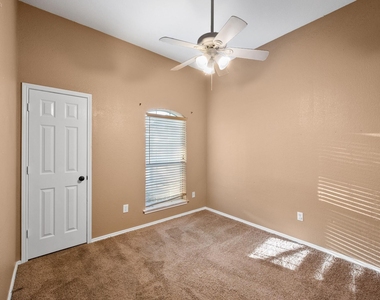 309 Shane Lane - Photo Thumbnail 16